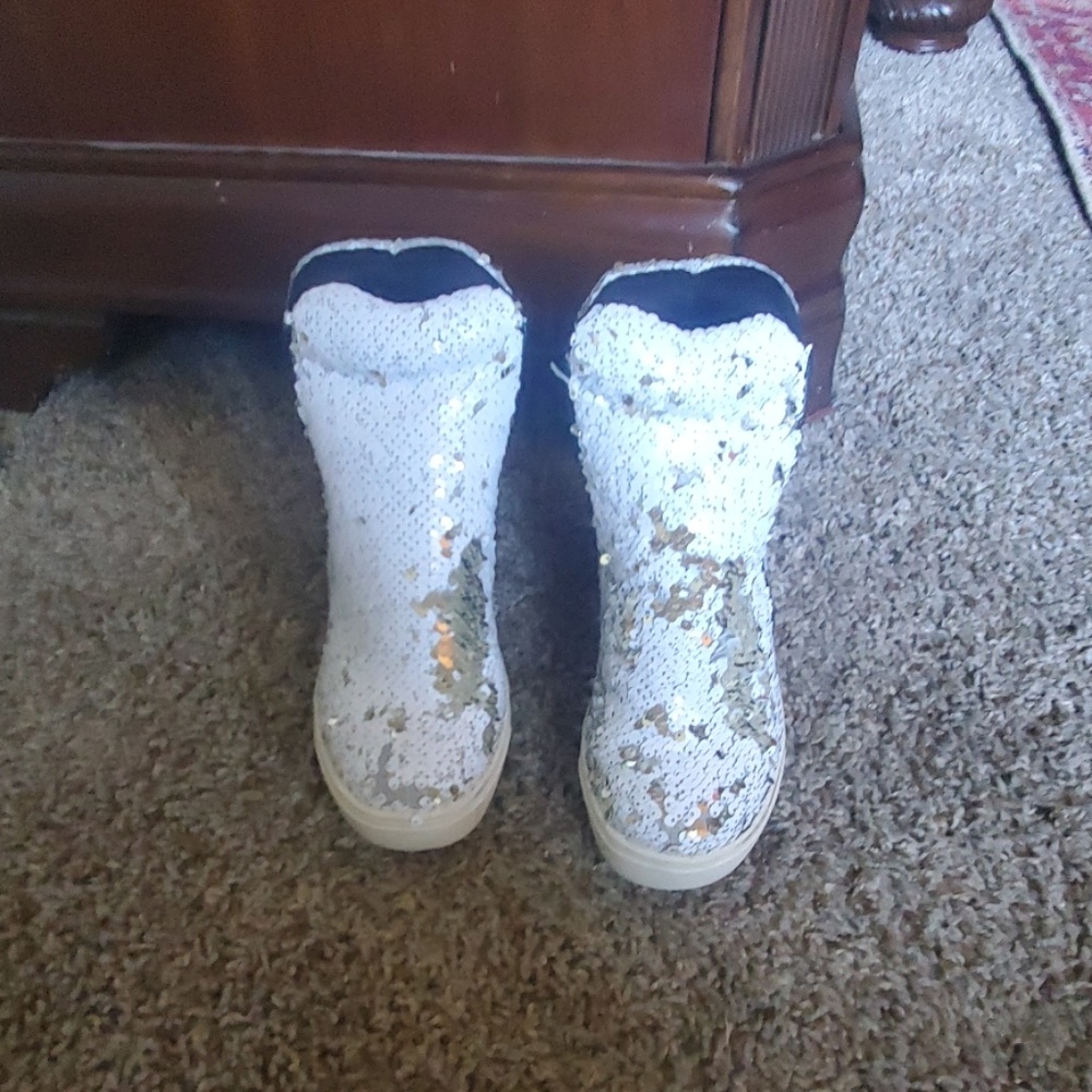 Sz 8 sequins wedges.